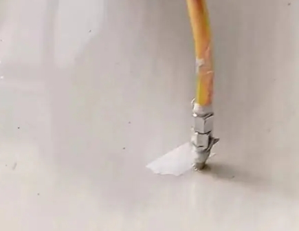 淮北市瓷砖空鼓维修公司专业解答在瓷砖铺贴过程中，如果使用的砂料过粗（如全部使用了粗砂），可能会导致以下问题